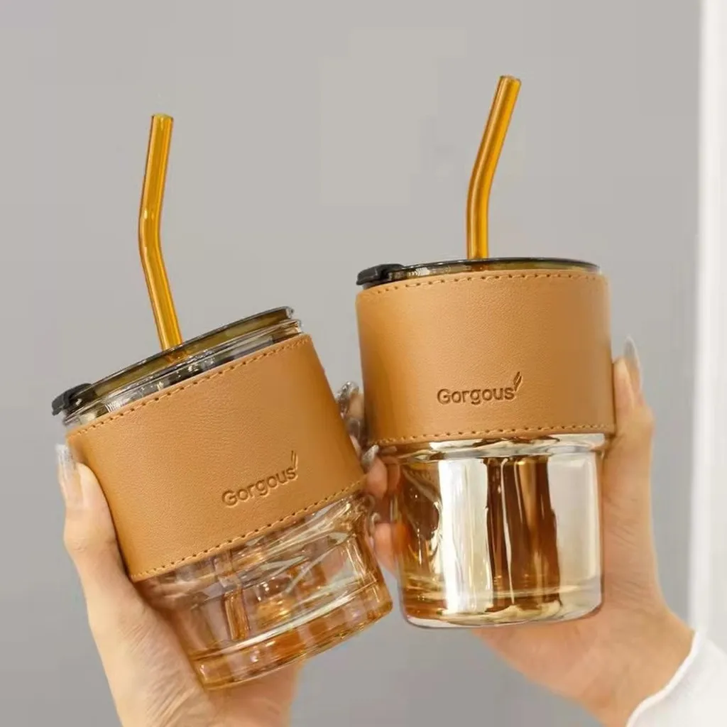 Cốc Thủy Tinh Có Nắp Bọc Da, Ống Hút 450ml - Sương Mai