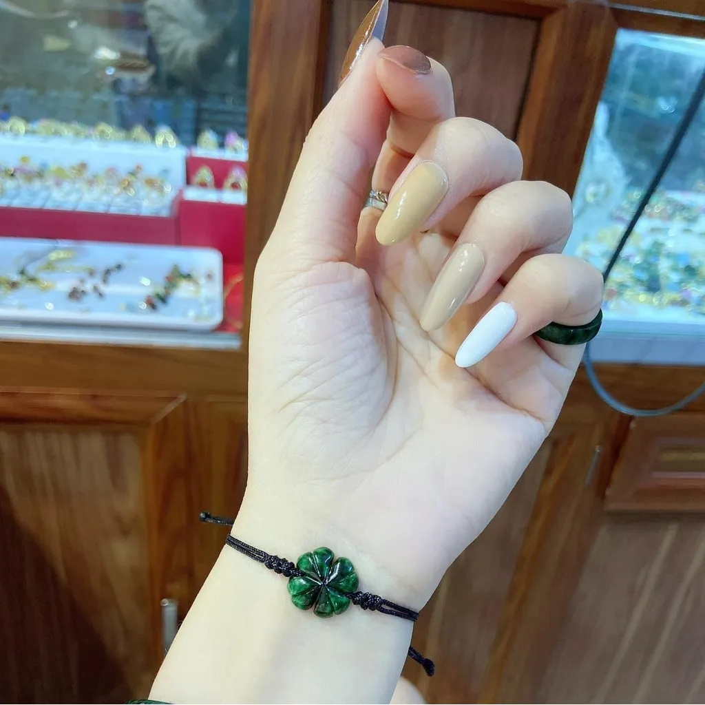 Alternative view of Vòng Tay Cỏ Bốn Lá Ngọc Cẩm Thạch Sơn Thủy Thiên Nhiên - Thắng Giang