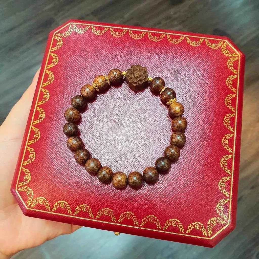 Vòng Tay Trầm Hương Tốc Phối Sen Charm Bạc - Thắng Giang