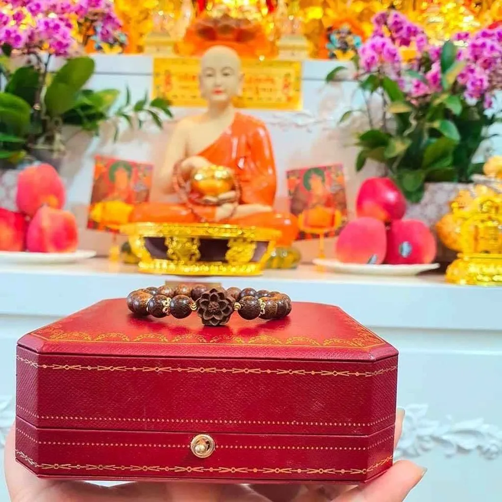 Alternative view of Vòng Tay Trầm Hương Tốc Phối Sen Charm Bạc - Thắng Giang