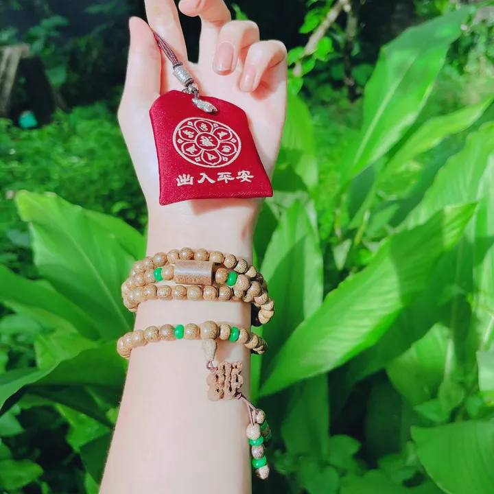 Alternative view of Combo Vòng Trầm Tốc Và Túi Giải Hạn Tam Tai 108 Hạt 6 Ly - Thắng Giang