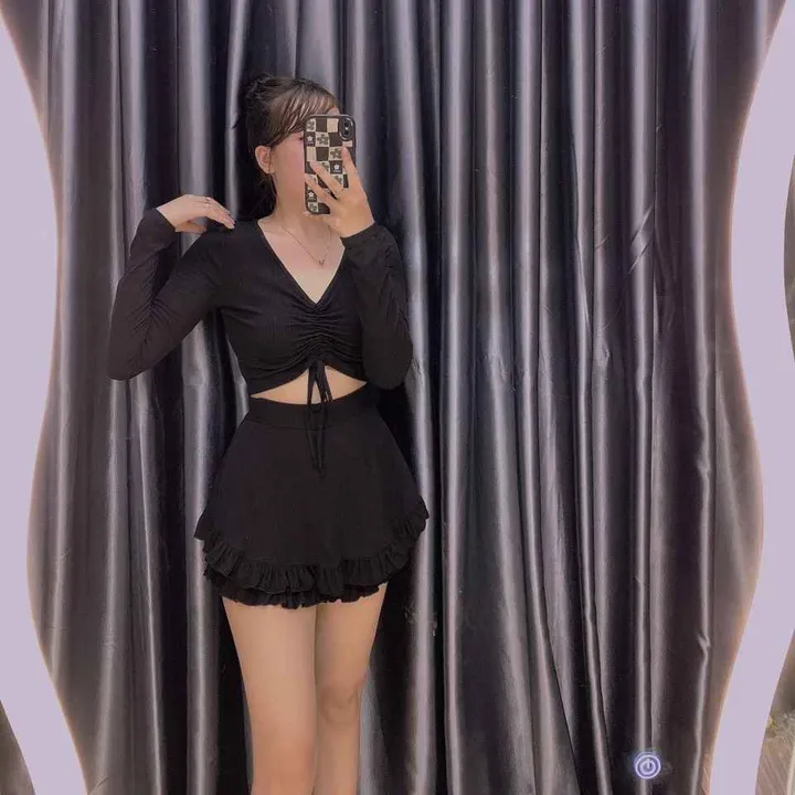 Alternative view of Set Áo Croptop Tay Dài Kèm Chân Váy Xòe - Lê Phương Boutique