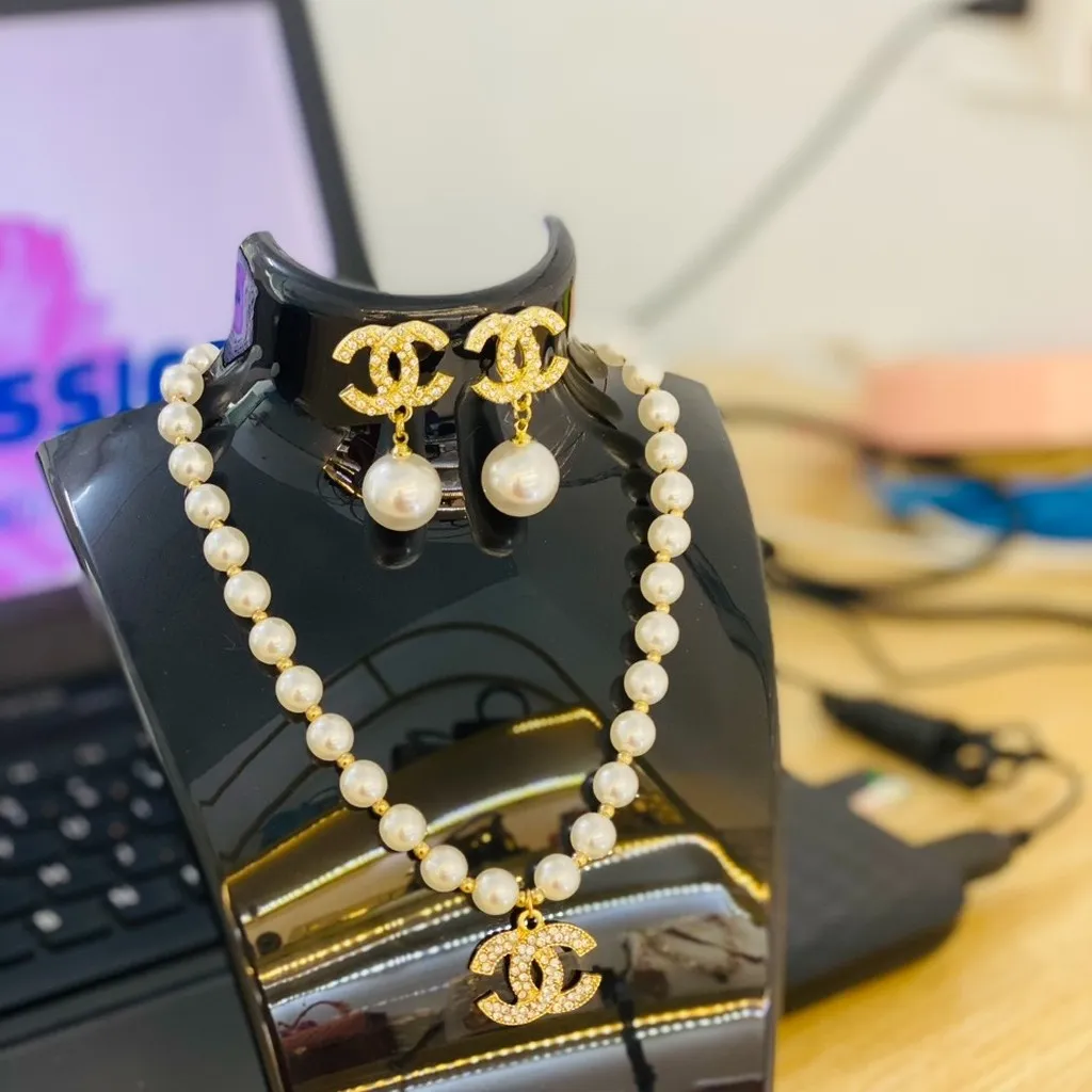 Alternative view of Set Vòng Cổ Ngọc Chanel Mix Khuyên Tai Ngọc Chanel Đính Đá S237 - Lady's Passion
