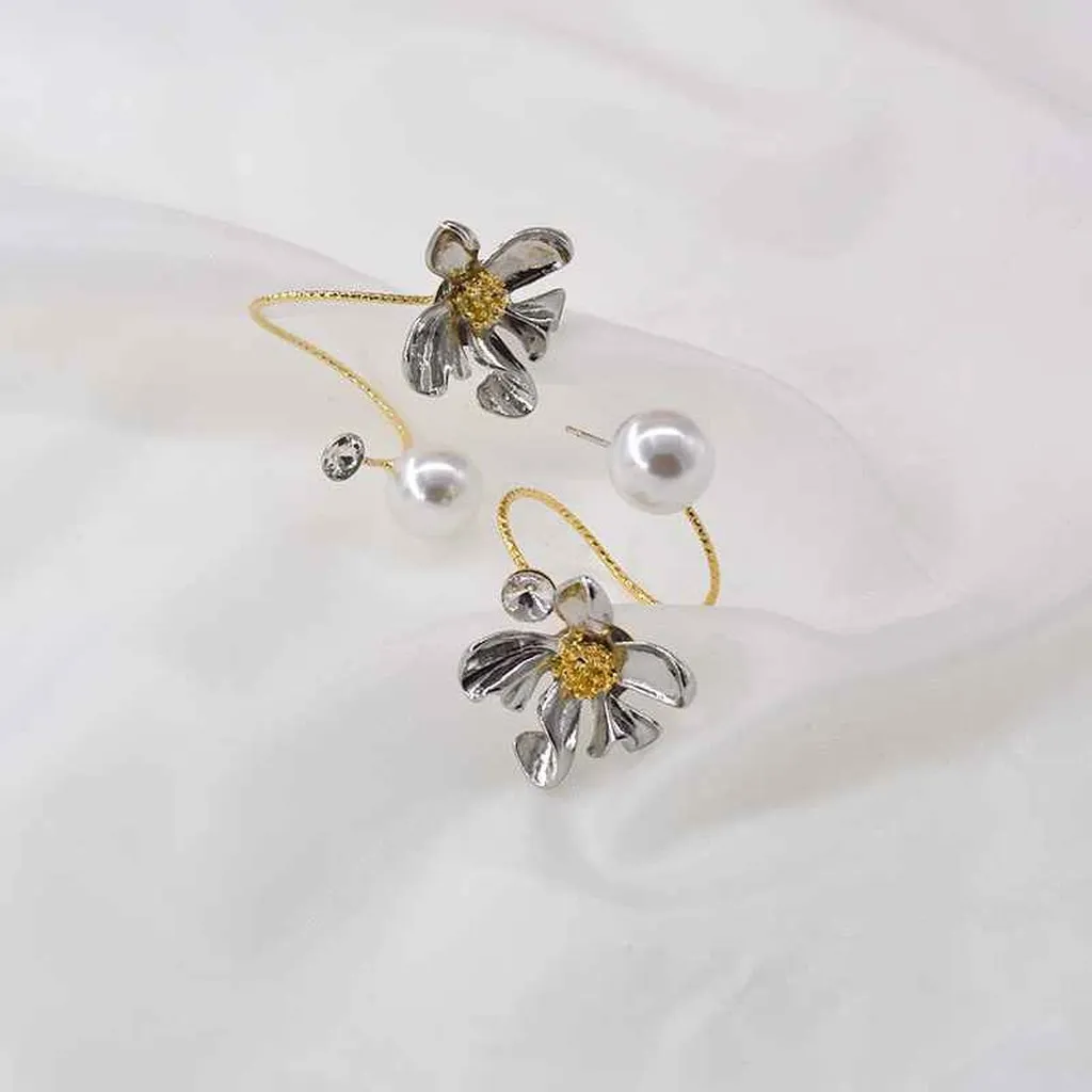 Bông Tai Nữ Lan Silver Vòng Xoắn Hạt Trai Bất Đối Xứng - Mushroom Lee