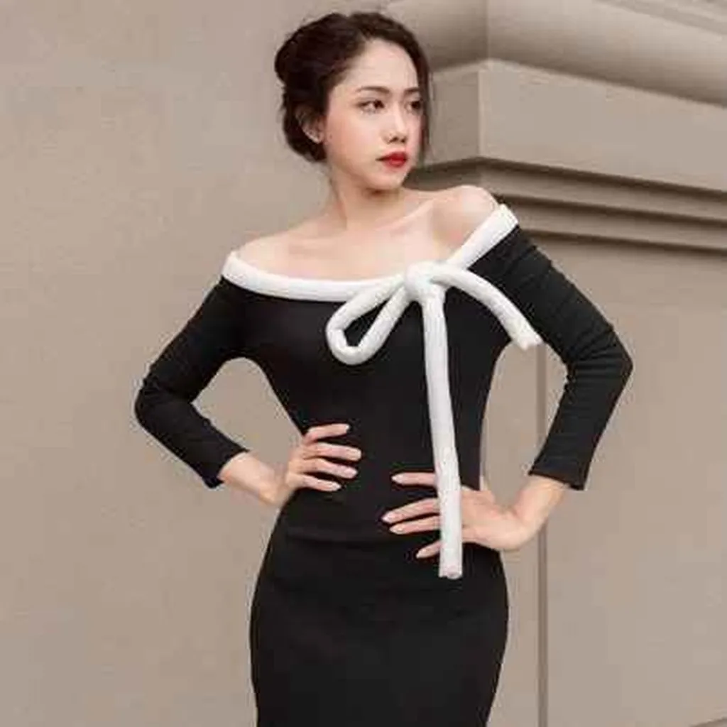 Alternative view of Đầm Thun Cột Nơ Trắng Phom Suông - Mushroom Lee