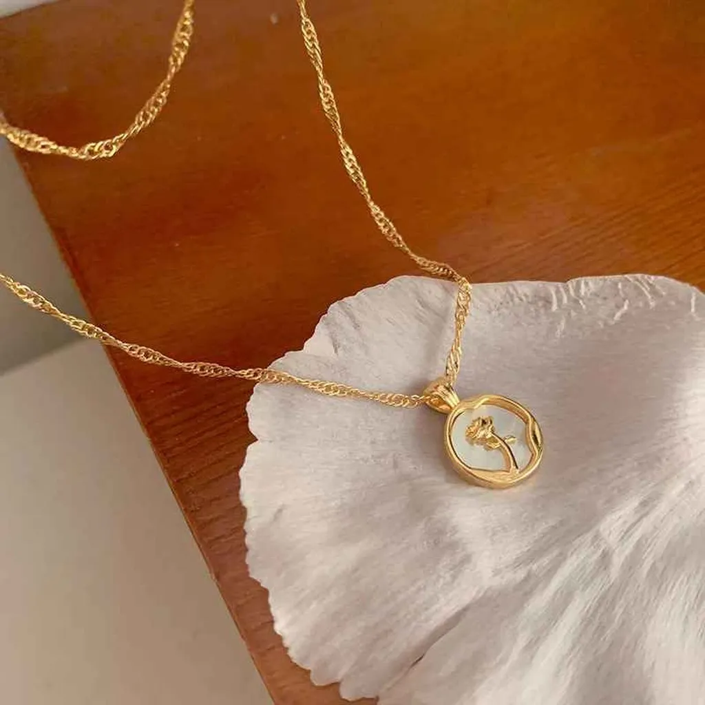 Alternative view of Vòng Cổ Sợi Mảnh Mặt Hoa Hồng Gold - Mushroom Lee