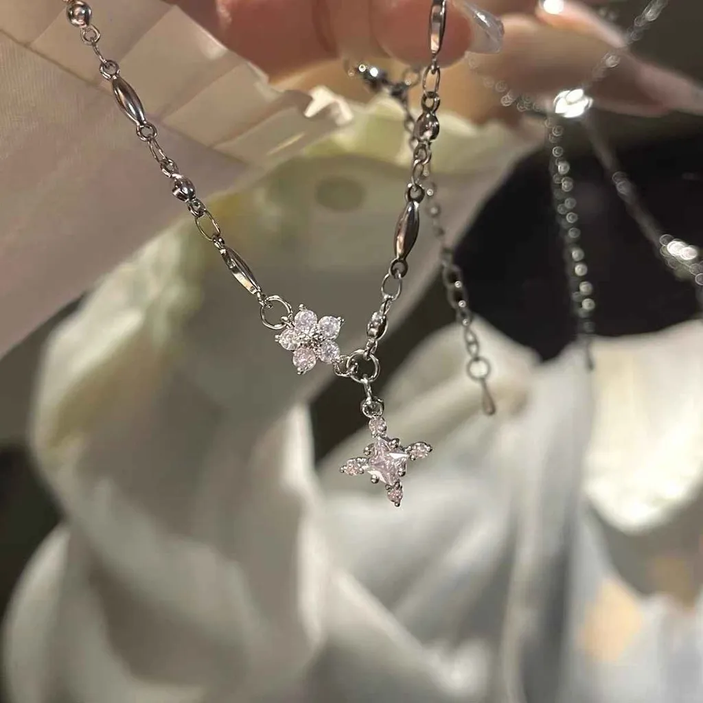 Alternative view of Dây Chuyền Chữ Thập Đính Đá Zircon Hình Bông Hoa Dc233 - Lady's Passion