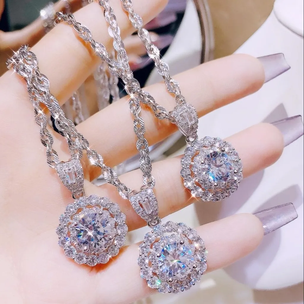 Dây Chuyền Xi Bạch Kim Mặt Hoa Gắn Kim Cương Moissanite Tặng Kèm Kiểm Định Quốc Tế - Thắng Giang
