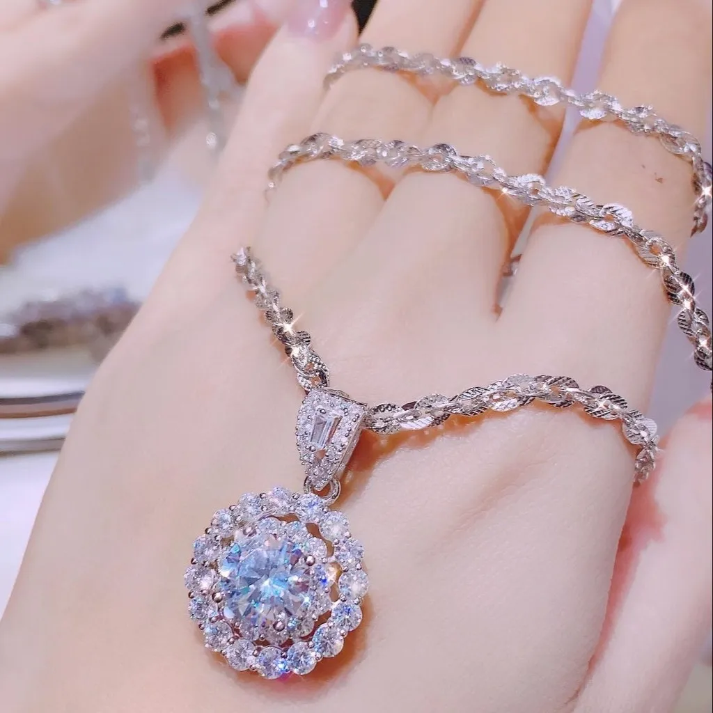 Alternative view of Dây Chuyền Xi Bạch Kim Mặt Hoa Gắn Kim Cương Moissanite Tặng Kèm Kiểm Định Quốc Tế - Thắng Giang