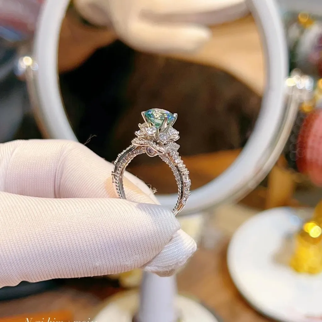 Alternative view of Nhẫn Hoa Đính Kim Cương Moissanite Tặng Kèm Kiểm Định Quốc Tế - Thắng Giang