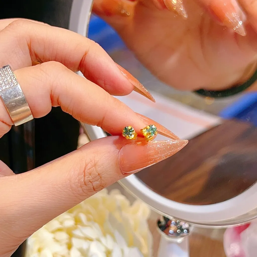 Alternative view of Bông Tai Nụ Vàng Tây 10 Kara Bọc Kim Cương Moissanite Tặng Kèm Kiểm Định Quốc Tế - Thắng Giang