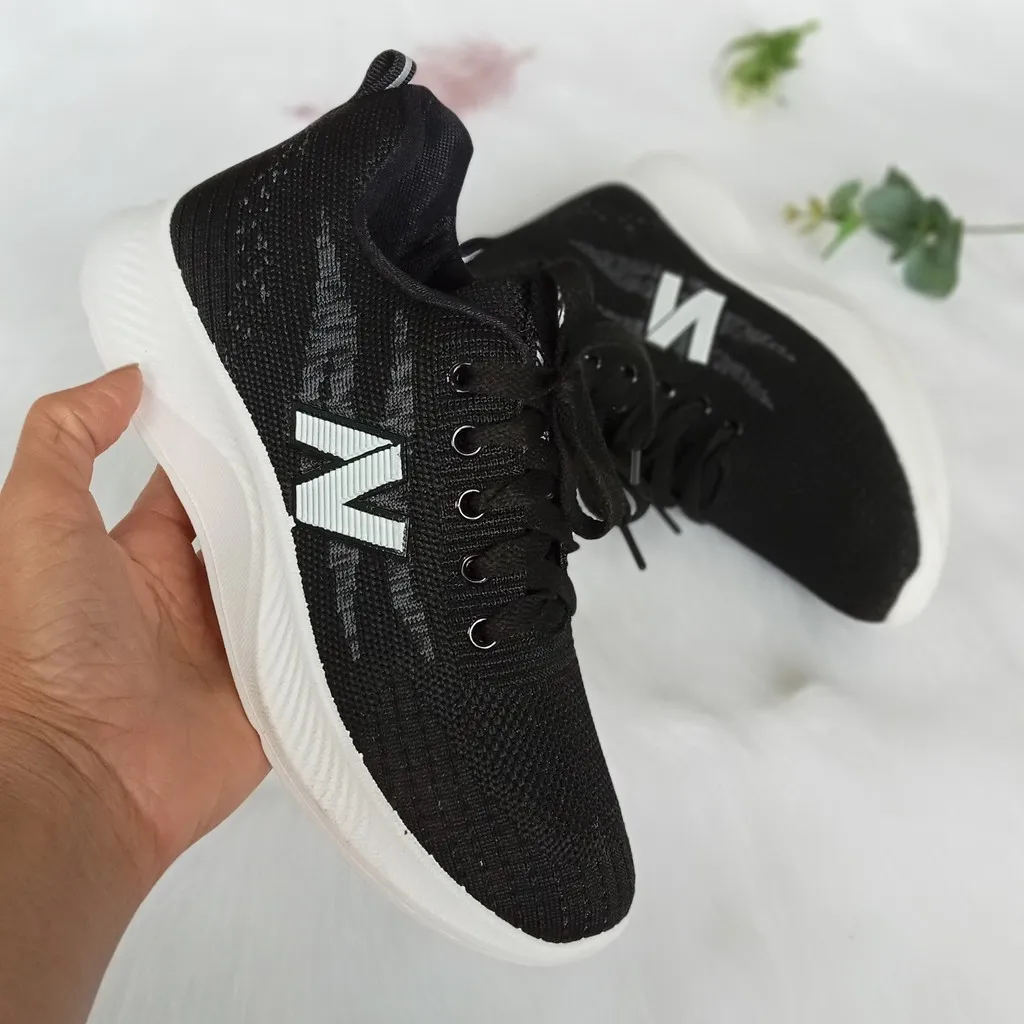 Giày Thể Thao Nam, Nữ Chữ N Lưới Siêu Thoáng Màu Đen- Haanh