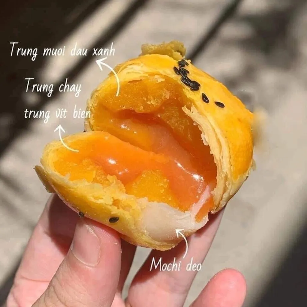 Alternative view of Bánh Trứng Muối Tan Chảy Đài Loan 500g ( 9 Bánh) - Minh Ngọc
