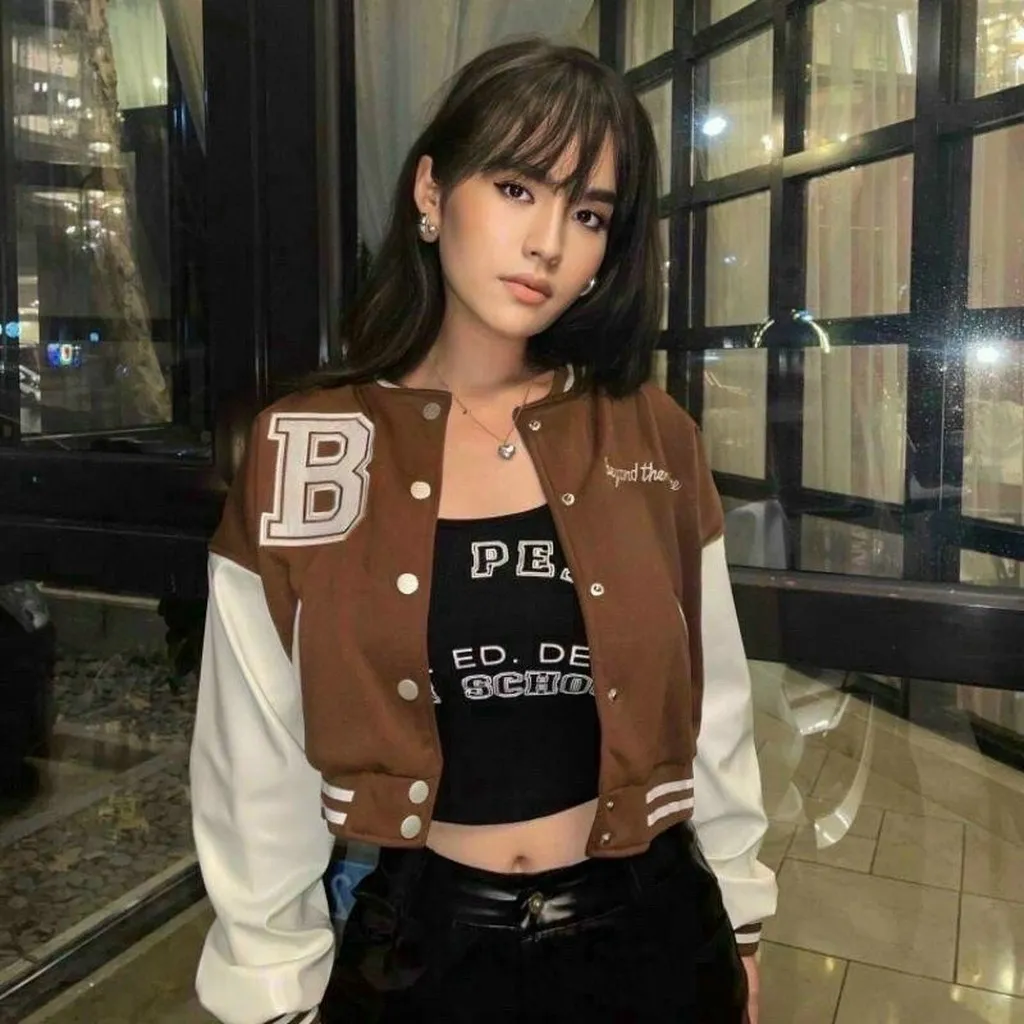 Alternative view of Áo Khoác Nỉ Bomber Croptop Freesize Thêu Chữ B Form Rộng Cá Tính Sht34 - Minh Hà House
