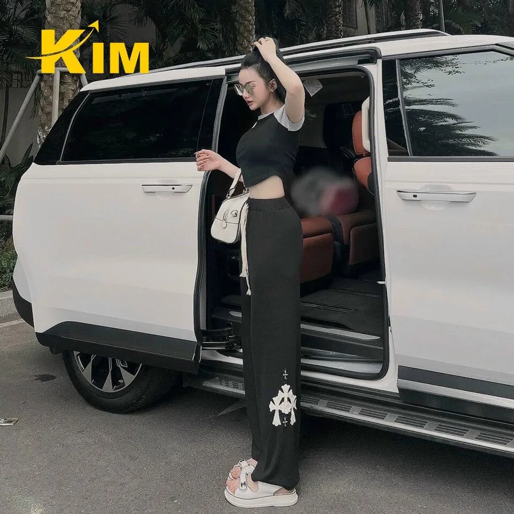 Alternative view of Set Bộ Áo Thun Croptop Phối Quần Ống Suông Thêu - Kim