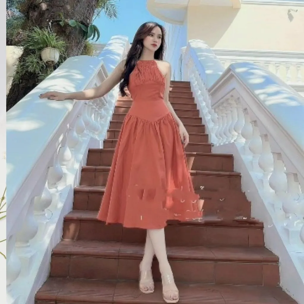 Alternative view of Đầm Nữ Cổ Yếm Nhún Ngực Hở Lưng Ôm Eo Dáng Dài Chất Cotton Lạnh T780 - Lisa