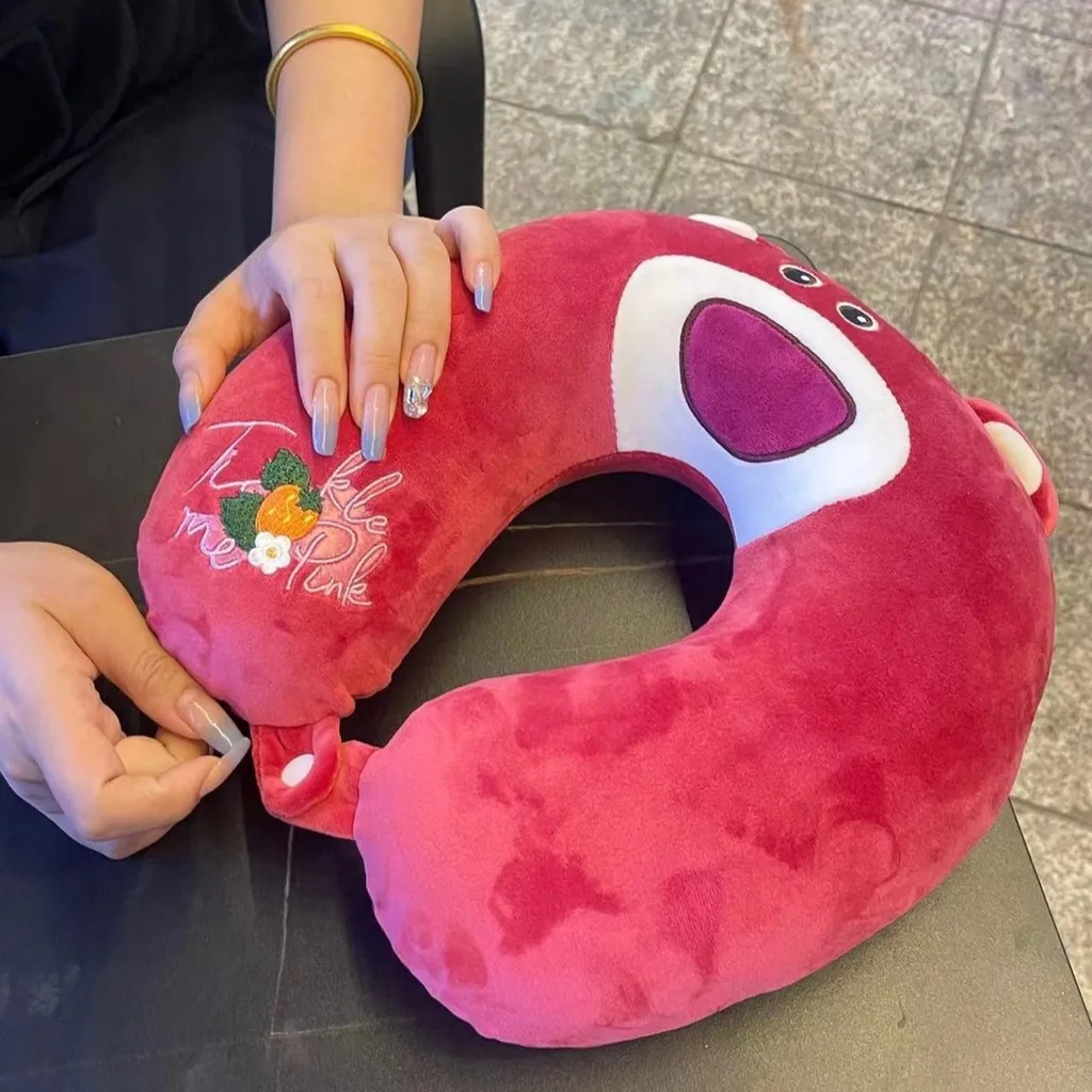 Alternative view of Gối Kê Cổ Chữ U Gấu Dâu Tây Hồng Lotso - Su Clothing