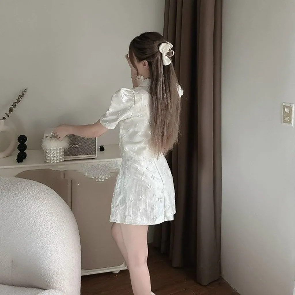 Set Chân Váy Có Lót Kèm Áo Tay Phồng Cổ Chữ V Cài Nút Đính Nơ Chất Xốp Phồng Hoa T586 - Lisa