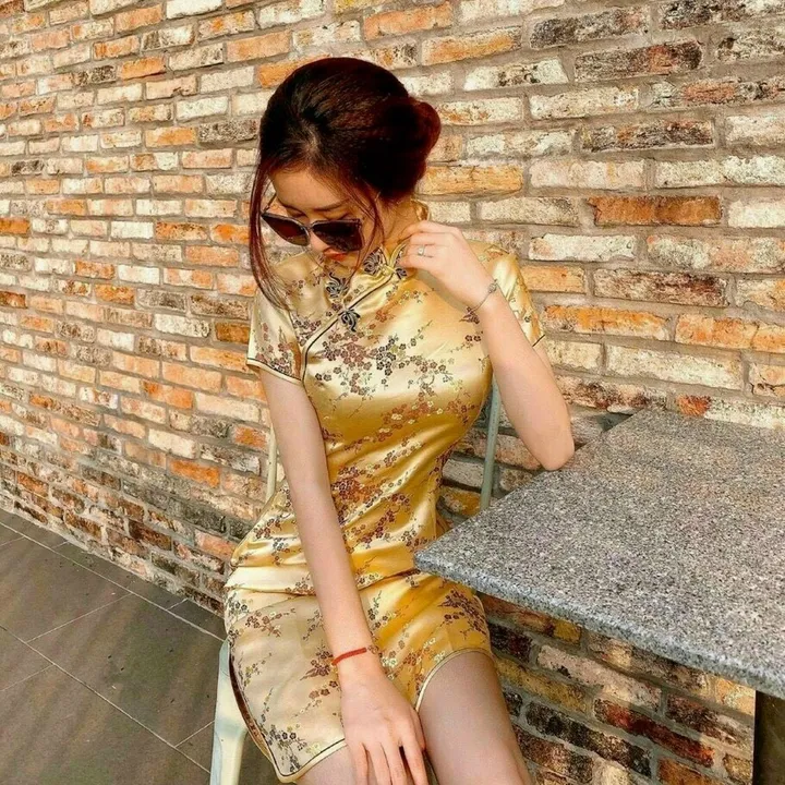 Alternative view of Đầm Sườn Xám Xẻ Tà Tay Ngắn Nút Mây Chất Thun Dẻo In 3d T346 - Lisa