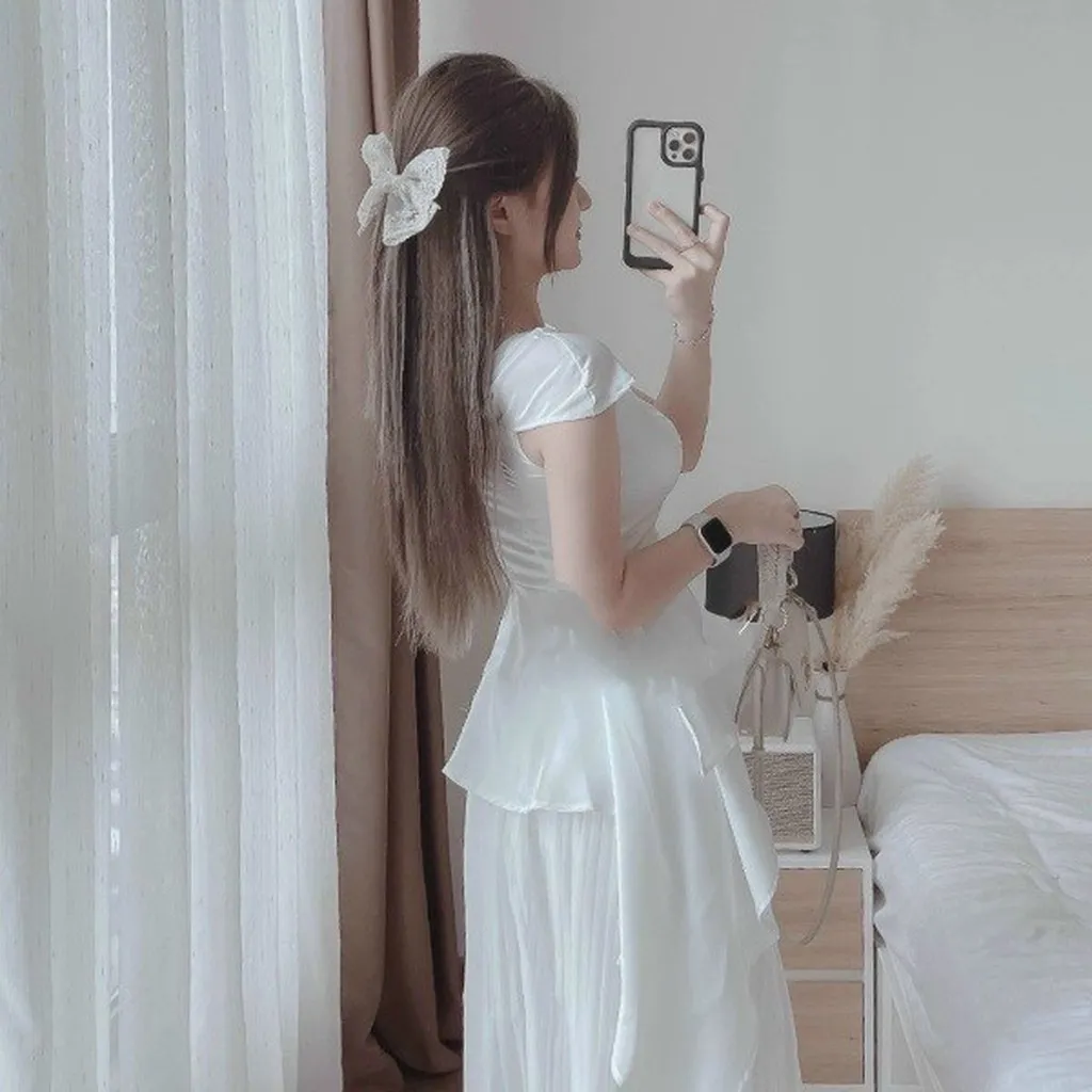 Alternative view of Set Áo Bèo Vải Lụa Nhung Màu Trắng Kèm Chân Váy Voan V27 - Haka Mây