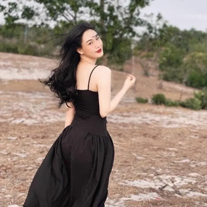 Alternative view of Đầm Nhún Xoè Hai Dây Cài Nút Thật Chất Đũi V180 - Cloudy Dress