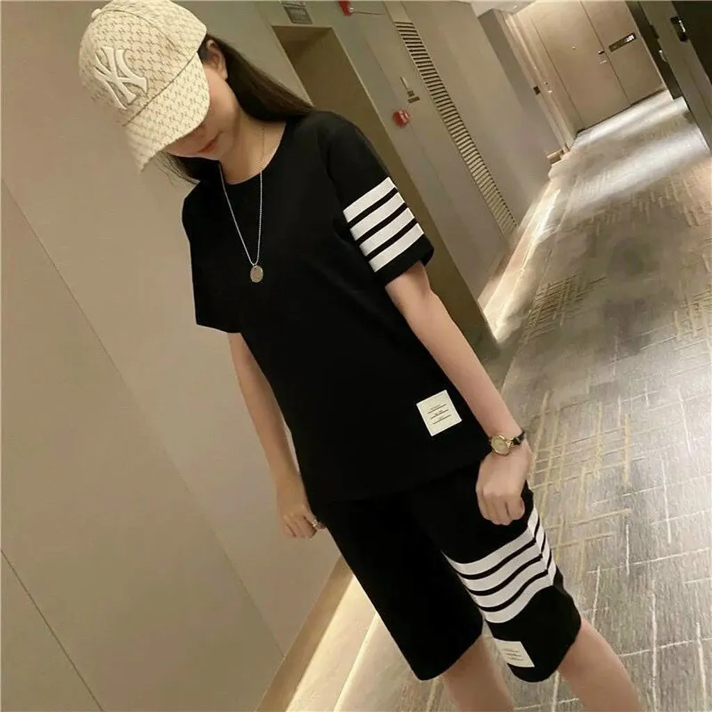 Alternative view of Đồ Bộ Thể Thao Nam Nữ Unisex Phối Viền Ngang Quần Lửng Trơn - Ausa House
