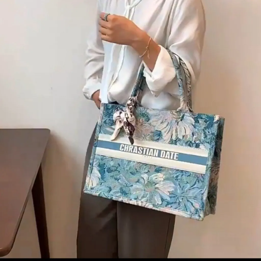 Alternative view of Túi Xách Công Sở Cao Cấp Tặng Kèm Khăn Size 38 T076 - Trùm Sỉ Vn