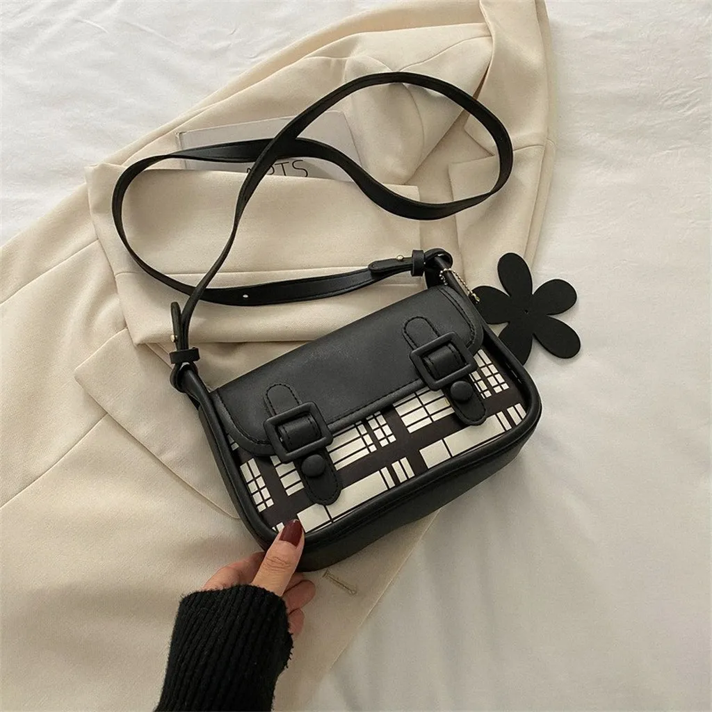 Túi Xách Nữ Đeo Chéo Đeo Vai Thời Trang Kẻ Tặng Kèm Móc Hoa Dễ Thương - Larita Fashion