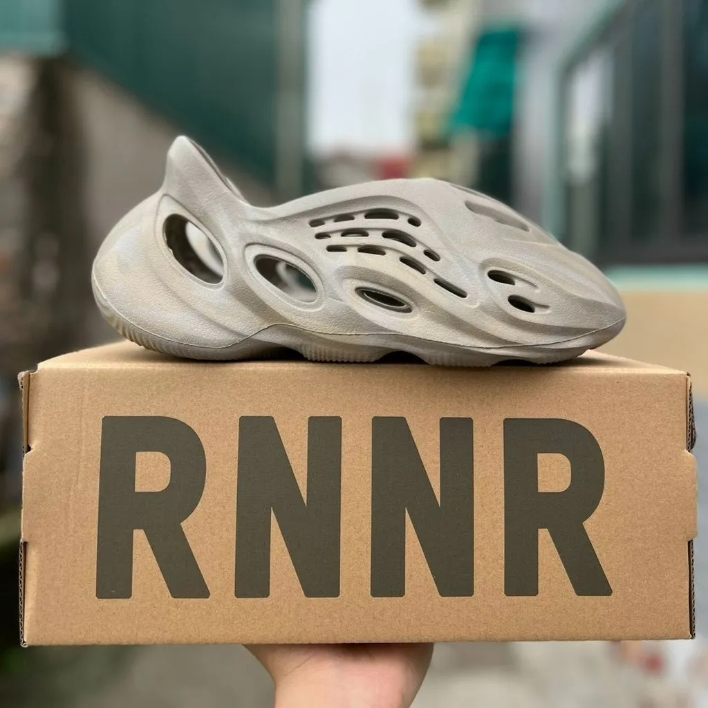 Alternative view of Dép Yeezy Foam Cao Cấp Nhiều Màu Cổ Thấp Thiết Kế Thời Trang Bền Chắc, Êm Chân Khi Vận Động Hg001 - Chốt Đi Store