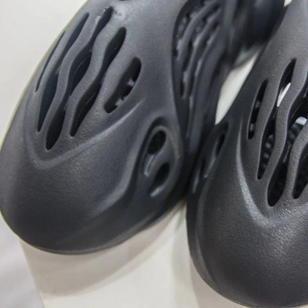 Alternative view of Dép Yeezy Foam Cao Cấp Màu Đen Cổ Thấp Thiết Kế Thời Trang Bền Chắc, Êm Chân Khi Vận Động Hg001den - Chốt Đi Store