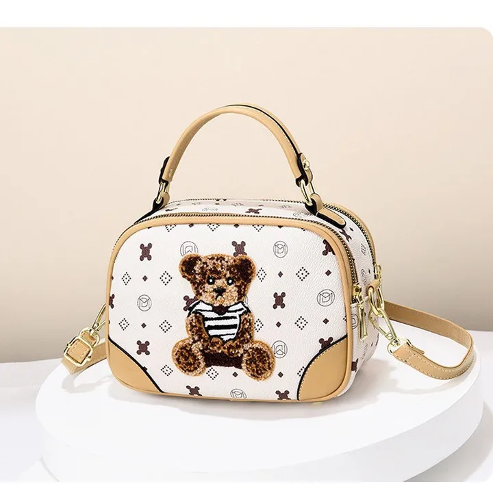 Alternative view of Túi Xách Nữ Thời Trang Đeo Chéo Đeo Vai Họa Tiết Con Gấu Nhung Đẹp 04 - Larita Fashion