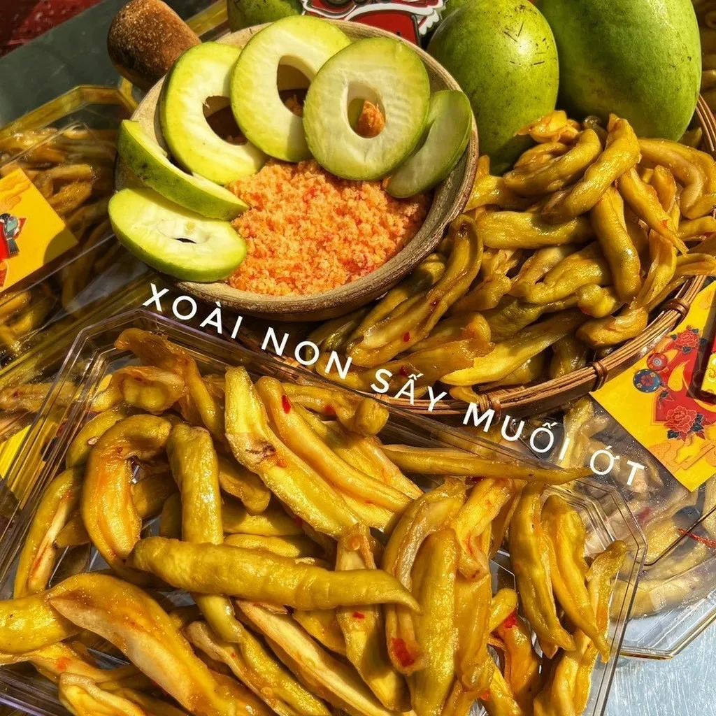 Xoài Non Sấy Muối Ớt Chua Cay Mặn Ngọt Đủ Vị 400g - Winnie House