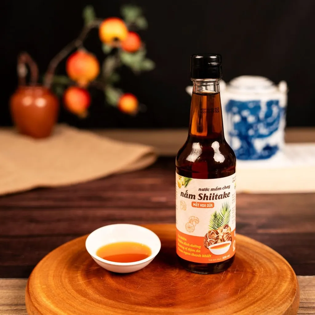 Alternative view of Nước Mắm Chay Nấm Shiitake Mật Hoa Dừa 300ml - Detoko