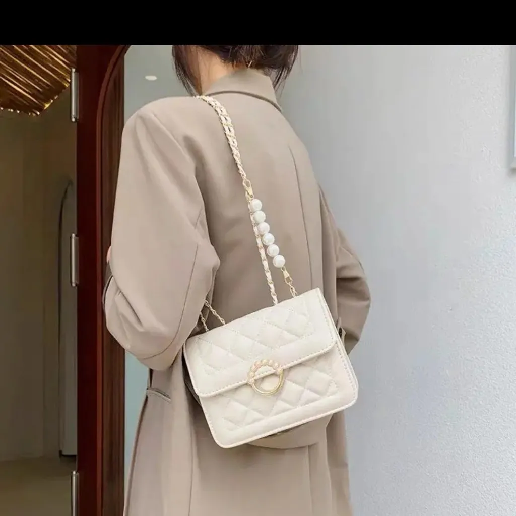 Alternative view of Túi Xách Nữ Đeo Chéo Vai Phong Cách Trẻ Khoá Ngọc Tròn