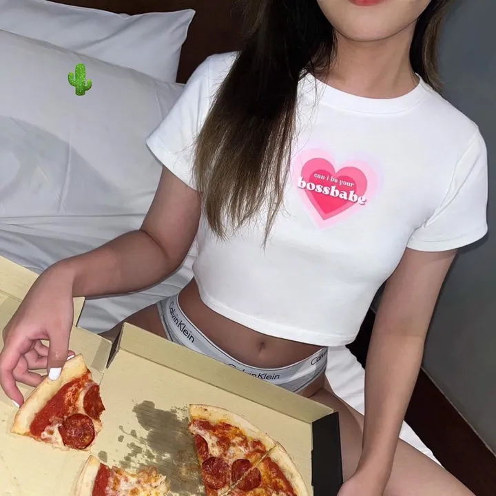 Áo Thun Nữ Croptop Cổ Tròn Tay Ngắn Trái Tim Bossbabe - Ausa House