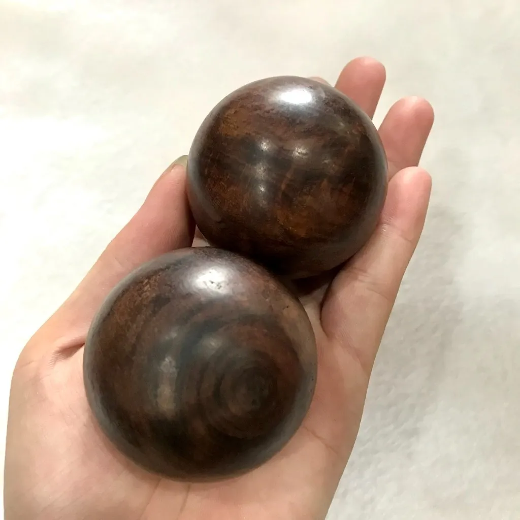 Alternative view of [combo 2 Viên] Ấn Huyệt Massage Lòng Bàn Tay Hình Tròn Bằng Gỗ Trắc 5cm - Tường Thuận