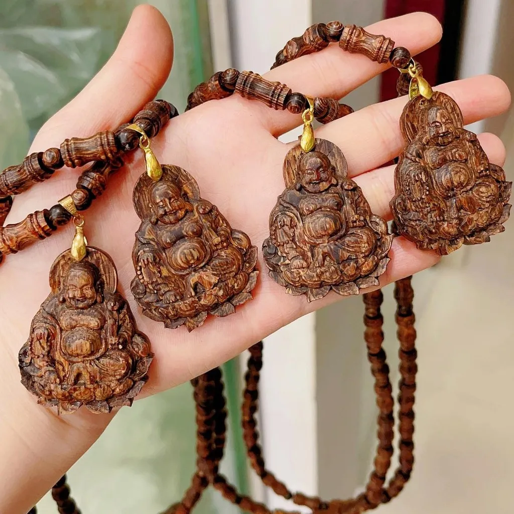 Alternative view of Dây Chuyền Phật Di Lặc Trầm Hương Sánh Chìm Thiên Nhiên - Thắng Giang