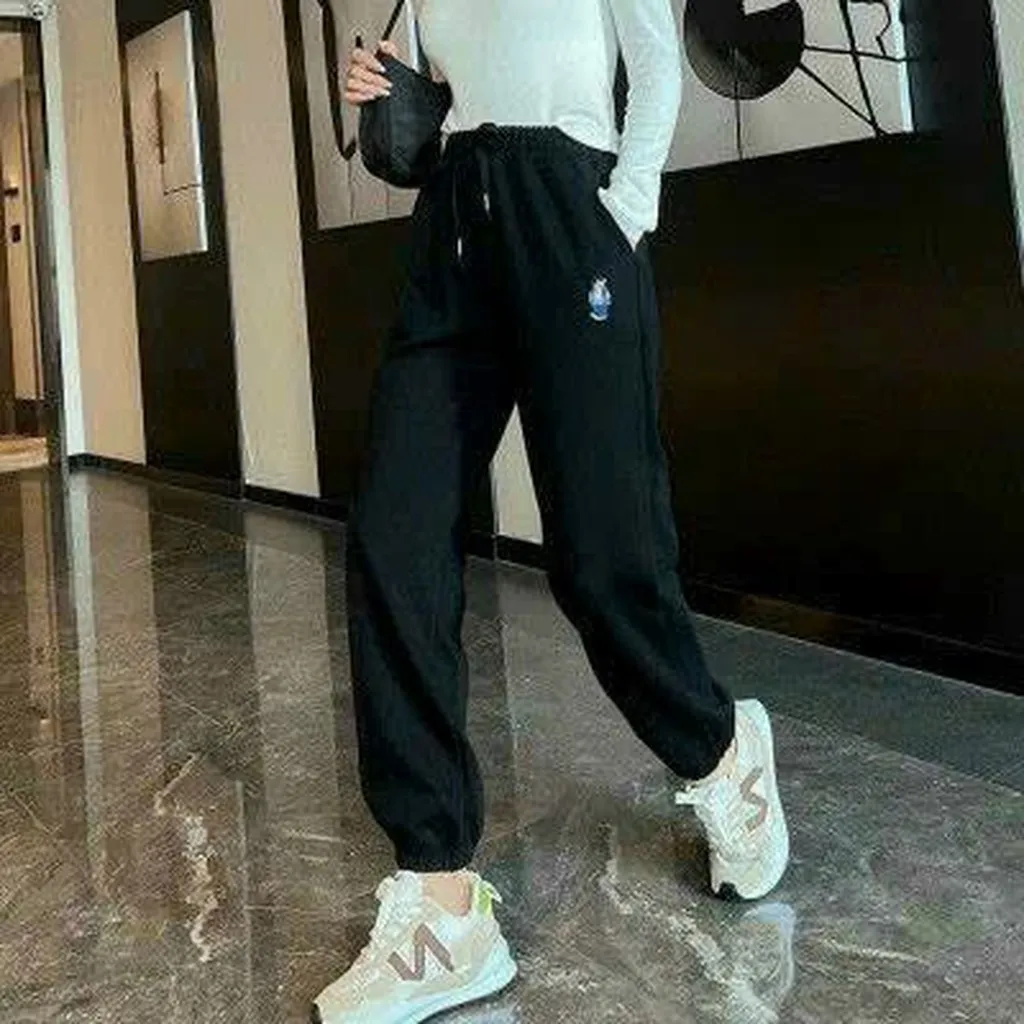 Alternative view of Quần Jogger Unisex Bo Ống Hình Gấu - Kim