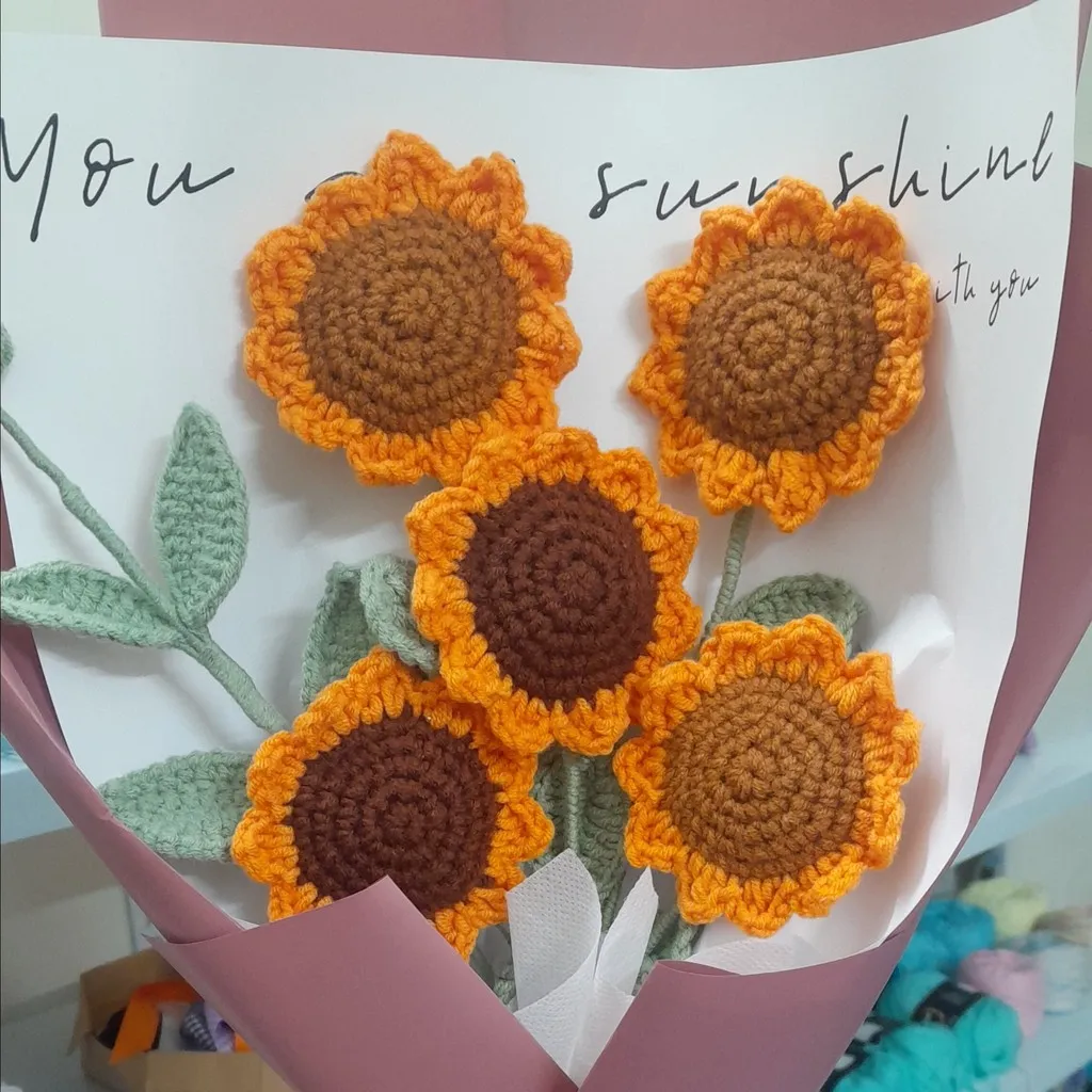 Alternative view of Bó Hoa Hướng Dương 5 Bông Bằng Len Handmade Yukishop Yk19