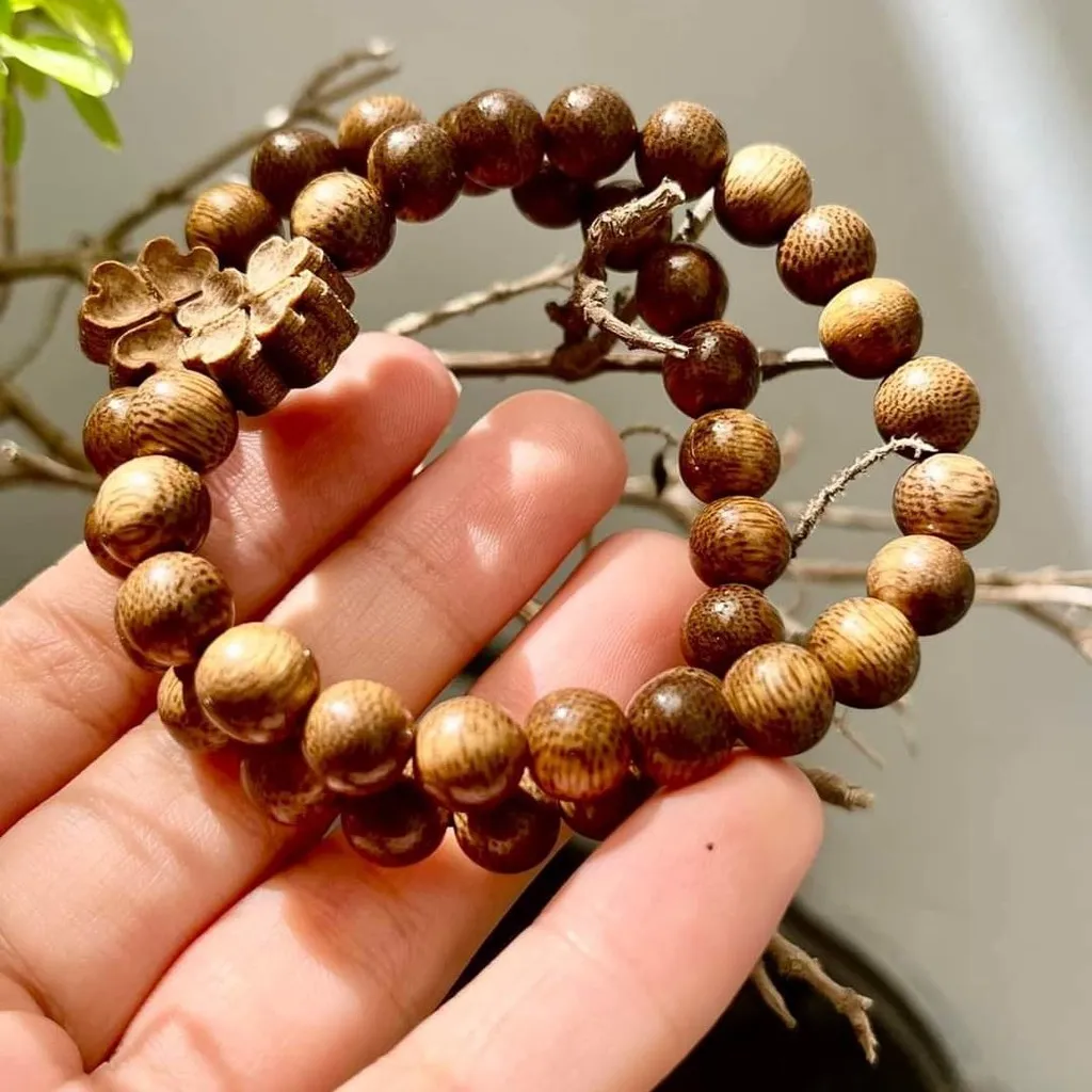 Vòng Tay Trầm Hương Đơn Mix Charm Cỏ 4 Lá - Pg Fashion