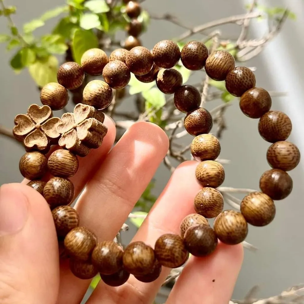 Alternative view of Vòng Tay Trầm Hương Đơn Mix Charm Cỏ 4 Lá - Pg Fashion