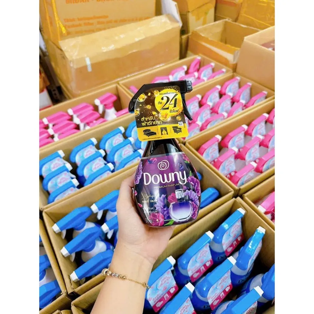 Alternative view of Xịt Vải Downy Khử Mùi Và Chống Khuẩn 99.9% Chai 370ml - Gdn