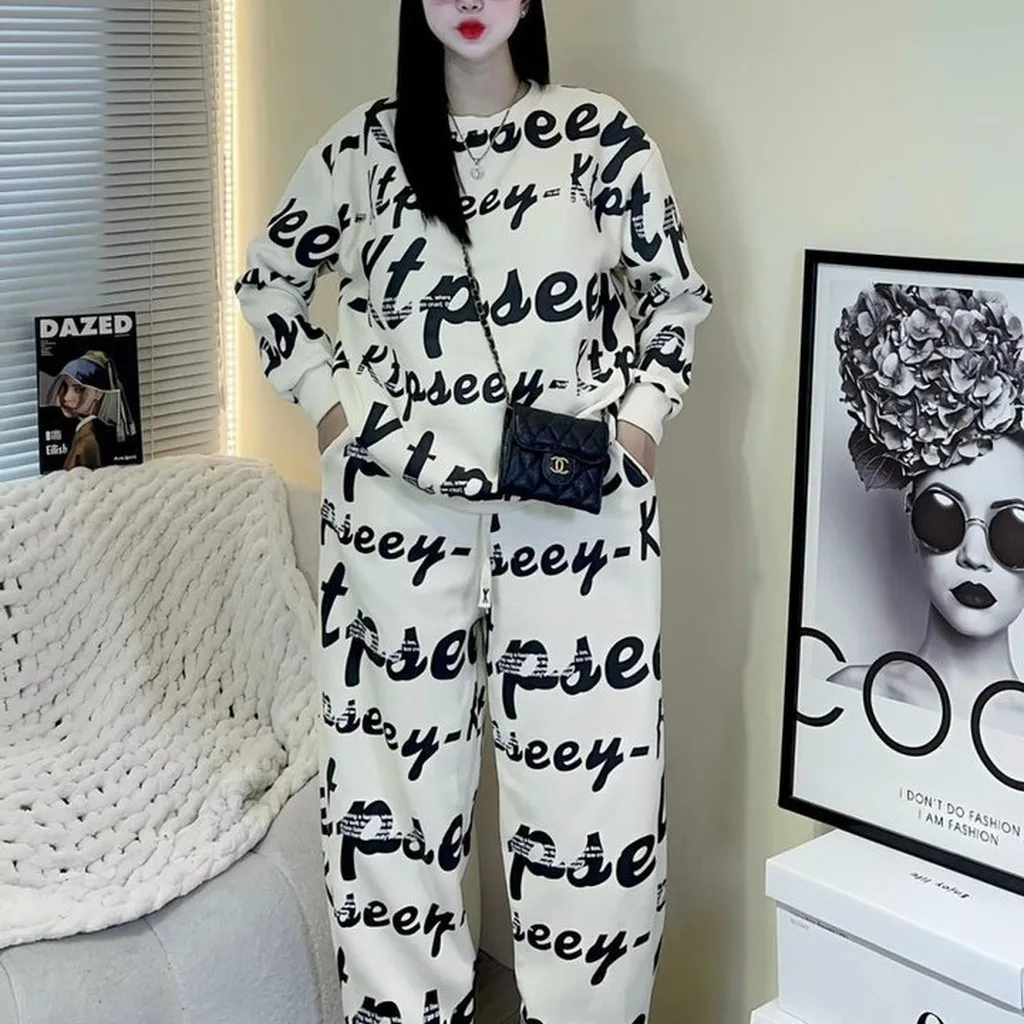 Alternative view of Sét Bộ Đồ Nỉ Nữ Cổ Tròn Ống Bo In Phối Nhiều Chữ Ktpseeu - Htm Fashion