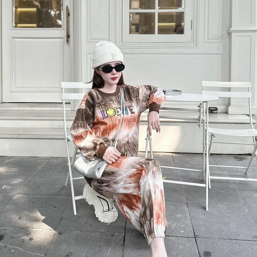 Sét Bộ Đồ Nỉ Nữ Cổ Tròn In Họa Tiết 5d Nhiều Chữ Loewe - Htm Fashion