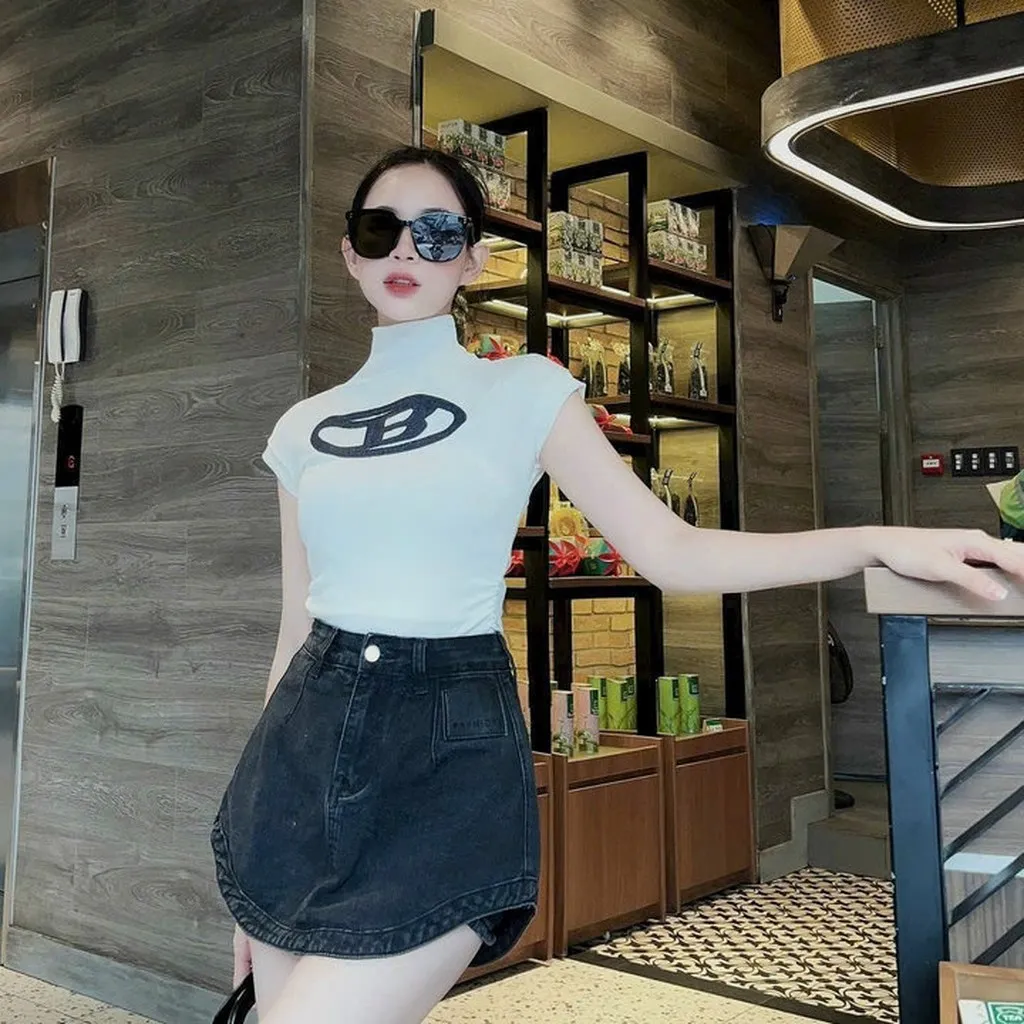 Alternative view of Áo Thun Borip Chữ B Cổ Cao Hot Trend - Kim
