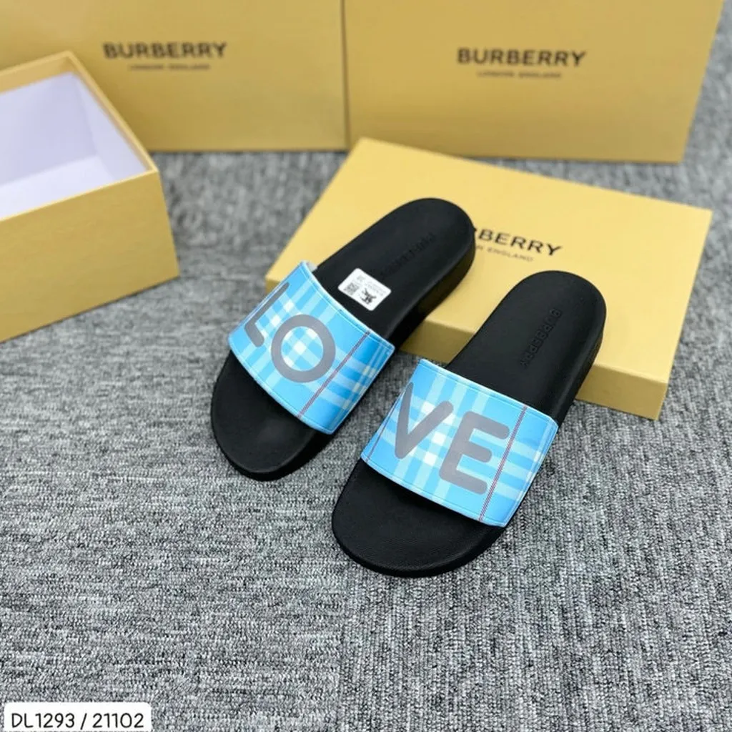 Dép Burberry Mẫu Mới Quai Ngang Màu Xanh, Chữ Love, Đi Êm Chân Hottrend 2024