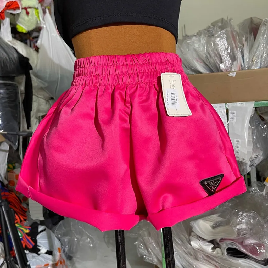 Quần Sort Đính Logo Vải Tacta - Lê Phương Boutique