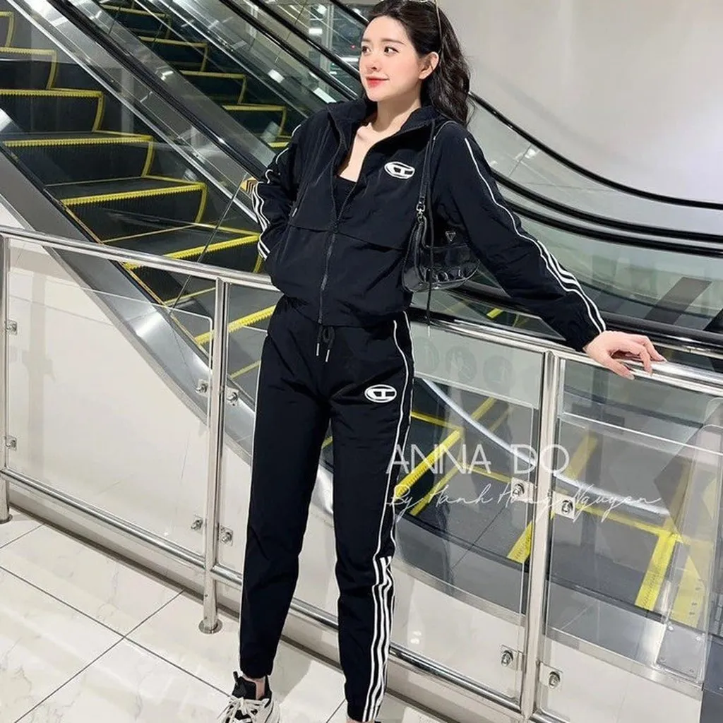 Set Đồ Bộ Thể Thao Nữ Có Nón Phối Khóa Kéo Thêu Chữ D Phối Tay Quần 2 Sọc -htm Fashion