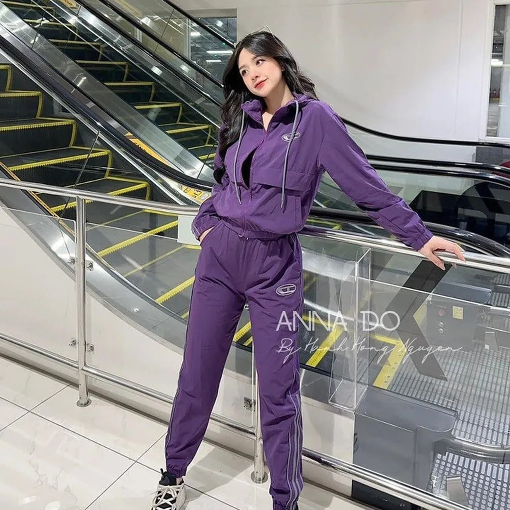 Alternative view of Set Đồ Bộ Thể Thao Nữ Có Nón Phối Khóa Kéo Thêu Chữ D Phối Tay Quần 2 Sọc -htm Fashion