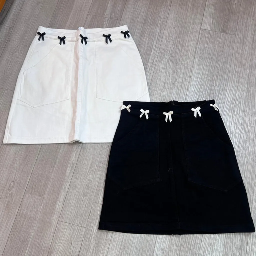 Alternative view of Chân Váy Kaki Đính Nơ - Lê Phương Boutique